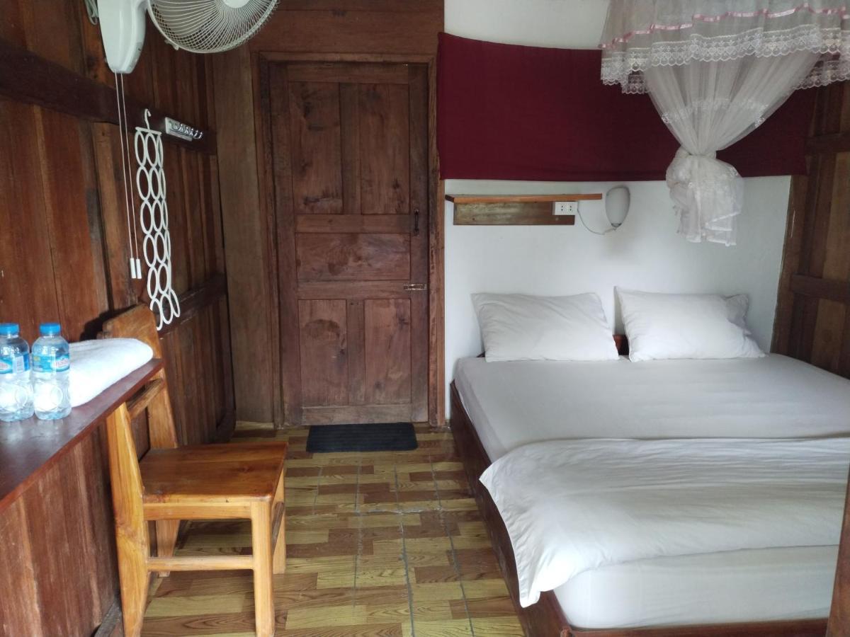 Pdv Guesthouse Muang Ngoi 외부 사진